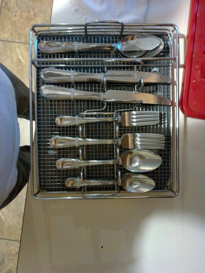 Brand New Silverware Set Wit Carrier