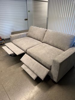 Brand New Henredon Sofa Couch With power Footrest- Delivery Available