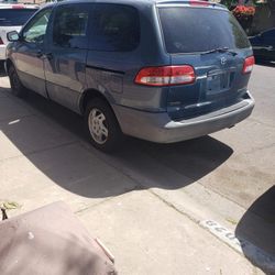2000 Toyota Sienna