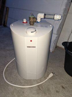  Calentador de agua eléctrico de 2.5 galones, 1300W, 120V SHC 2.5 Mini-Tank