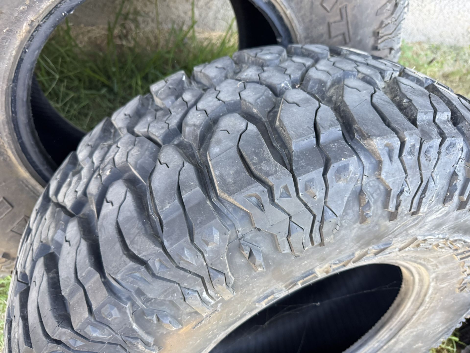 38x13.5x17 Tires
