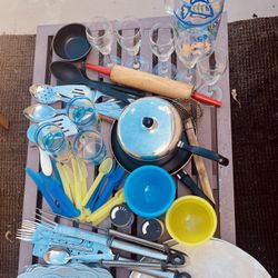  ASSORTED KITCHEN ITEMS 