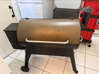 TRAEGER   Pro 34 BBQ Wood Pellet Grill and Smoker in Bronze