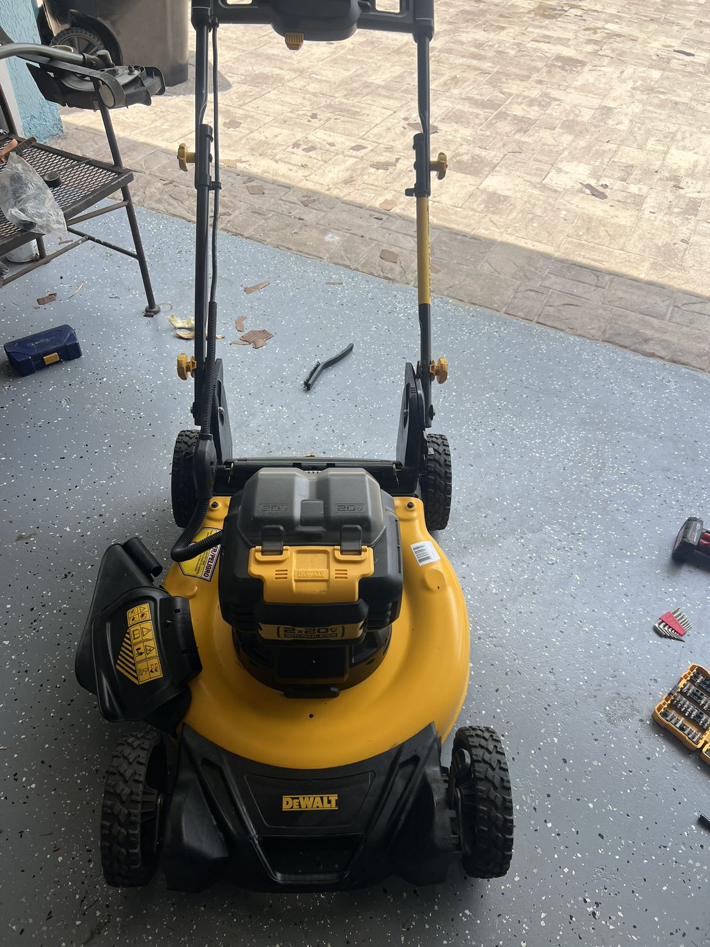 dewalt 18a-u2c2738 Lawn Mower(tool Only)
