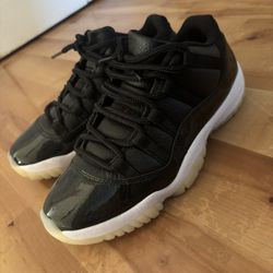 Jordan 11 72-10 Lows: Size  8.5