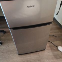 Mini Fridge With Freezer 