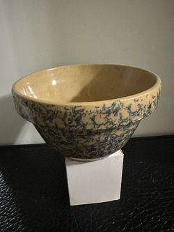 Ceramic Ware Mixing Bowl in Beige and Navy Pottery