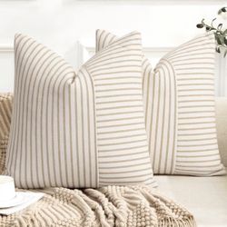 20 X 20 And 18 X 18 , Throw Pillows , 2 Of Each Size So 4 Total 