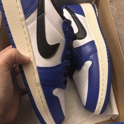 Air Jordan 1 Retro Low OG size 6.5y