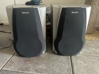 Aiwa stereo speakers
