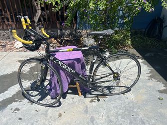 Bicycle.  -   2017 Felt Triathlete S32