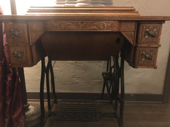 Beautiful Antique Mid 1800’s Sewing Machine/Table