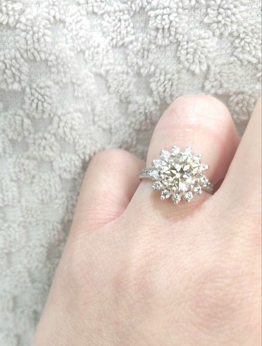 Beautiful Engagement Diamond Ring