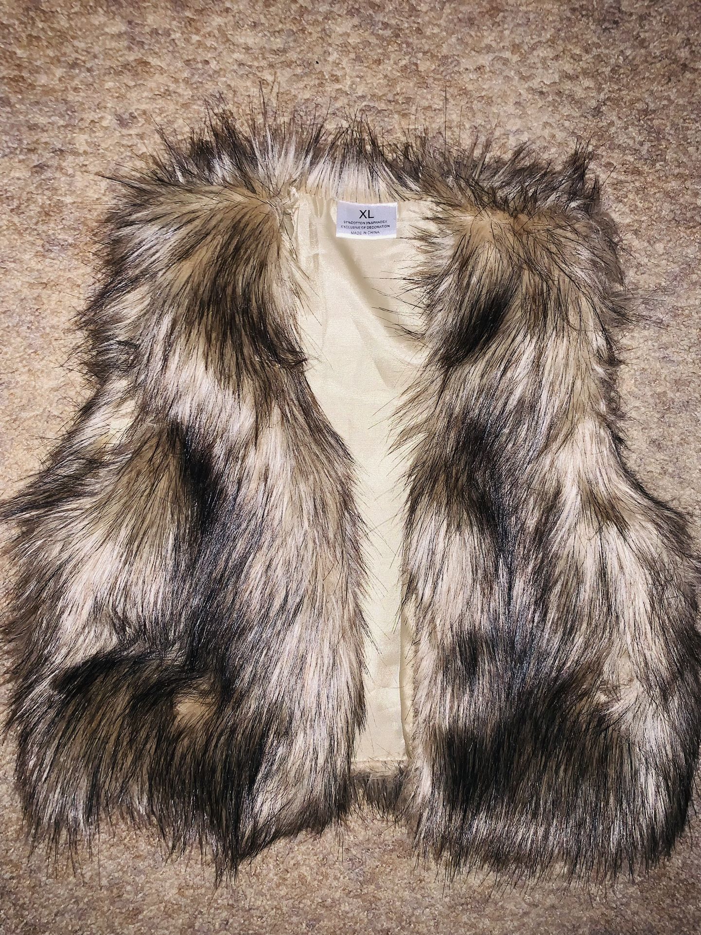 Gently Used  ( 4-5 Tot ) Faux Fur Vest 