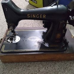 Vintage Antique Singer Sewing Machine