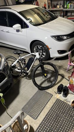 E bike White 35 mph adult size