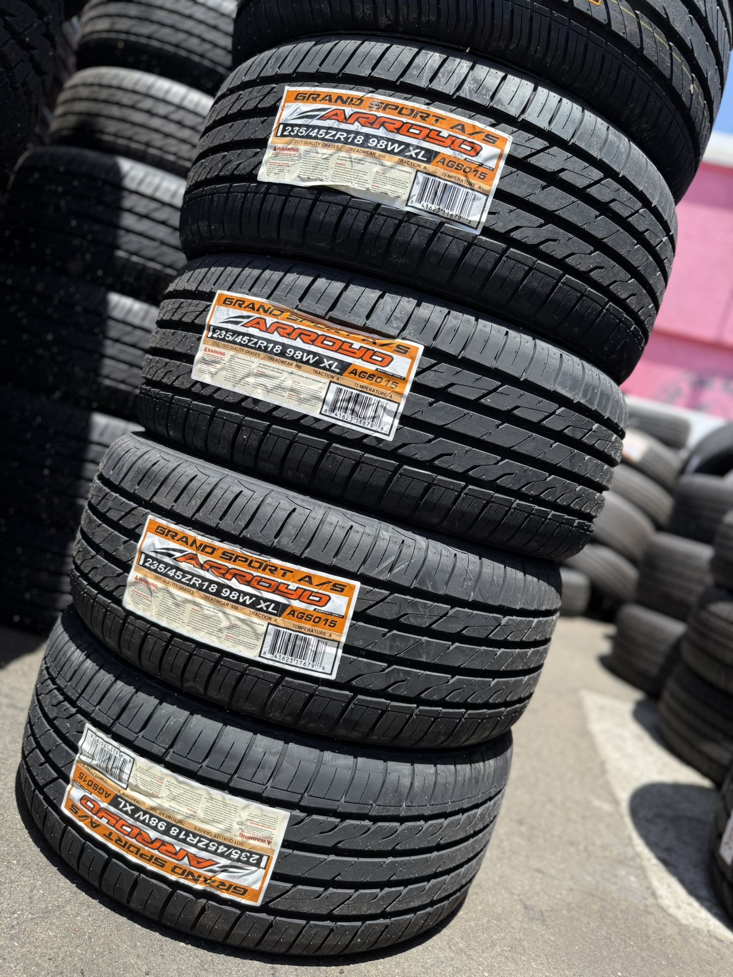 235/45/18 Arroyo Tires Nueva Con 50.000 Millas De Garantía