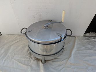 Vintage dough girl hand-turn bread maker pot w/lid/USA