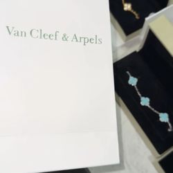 Van Cleef Brackets