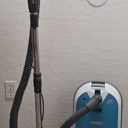 Kenmore 360 Hepa Canister Vacuum W/ Attachments 