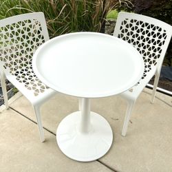 Outdoor patio set 2 chairs + adjustable table Super sturdy, heavy duty resin  —Table has removable top, use as a serving tray. 