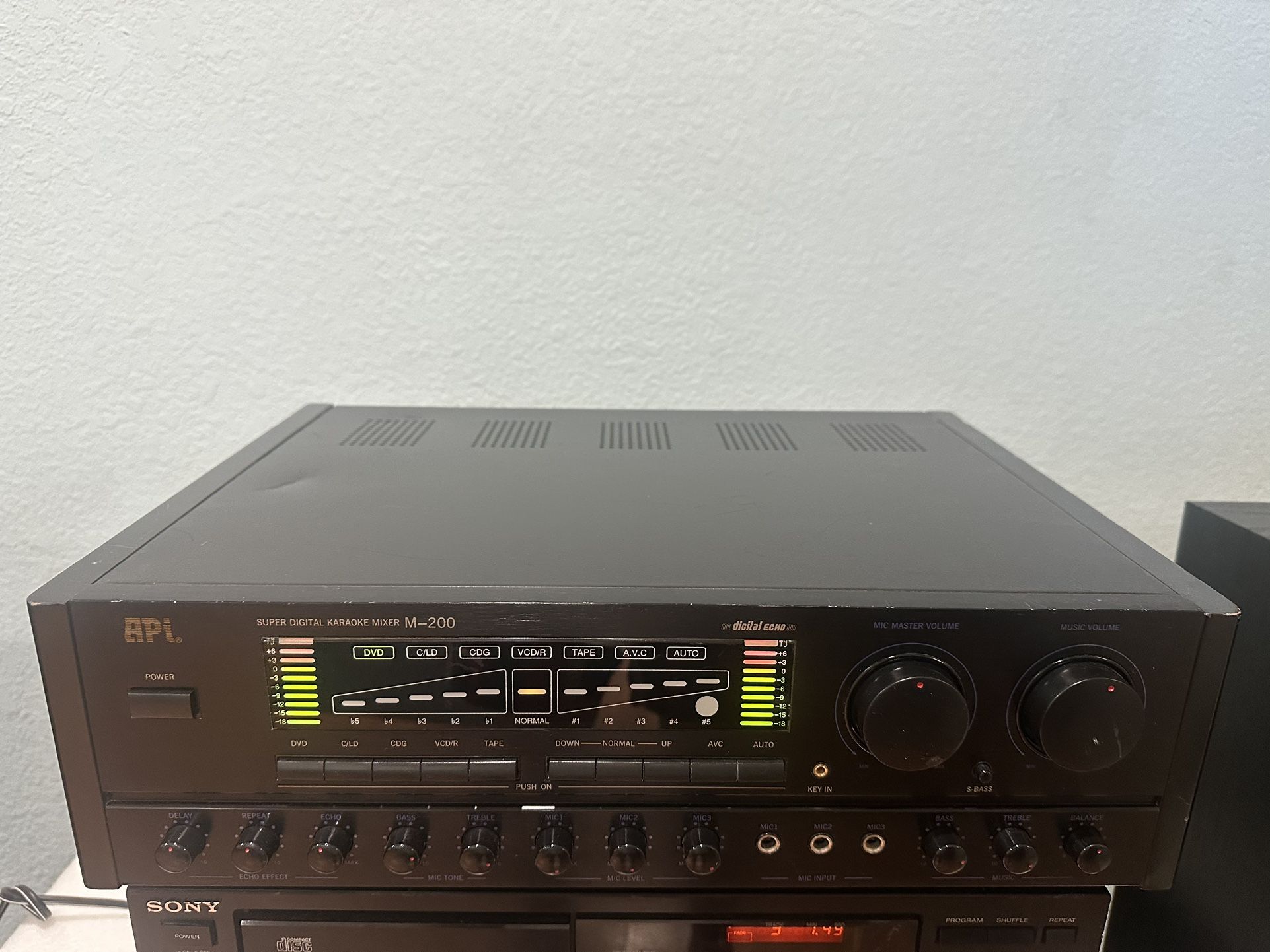 API M-200 DIGITAL KARAOKE MIXER/PREAMPLIFIER