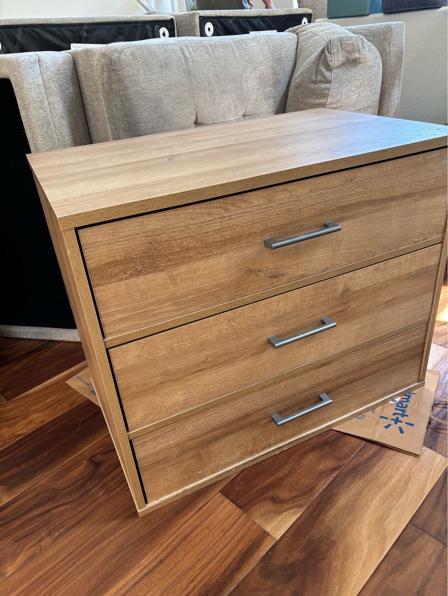 Dresser with 3 drawers