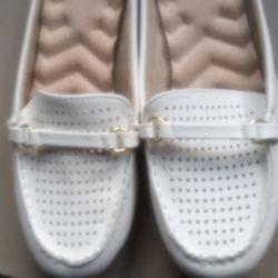 Cushion Walk ,Off White,Size 9.  New