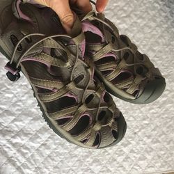 Keen Hiking Sandals 9 Women’s