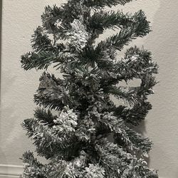 32” Mini Flocked Christmas Tree 