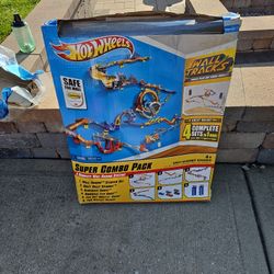 Hot Wheels Wall Track