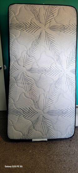 Twin mattress and box spring