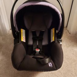 Baby Trend Carseat & Base