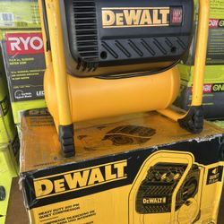 DEWALT 2.5 Gal. Portable Electric Heavy Duty 200 PSI Quiet Air Compressor