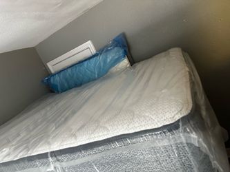 Queen sizes mattress and box spring