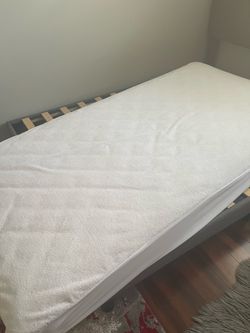Like new twin mattress