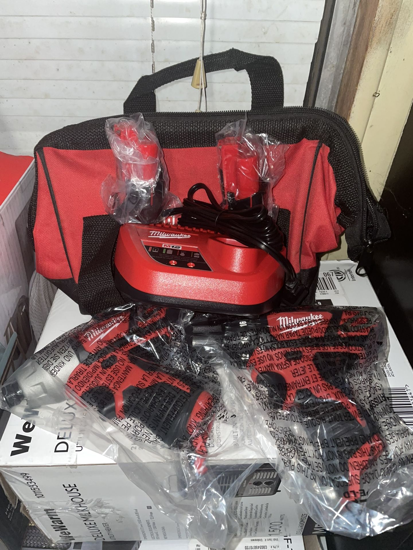 Milwaukee M12 12V Lithium-Ion Cordless Drill Driver/Impact Driver Combo Kit with Two 1.5Ah Batteries, Charger and Bag (2-Tool)