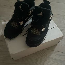 Jordan 4s