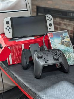 Nintendo Switch OLED Zelda TOTK + Pro Controller Bundle