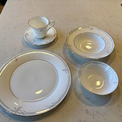 Fine China, Royal Dalton, Carnation pattern