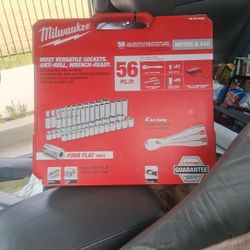 Milwaukee 56pc 3/8" Metric & SAE ratcheting And Sockets With Four Flat Sides