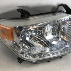 17 Tundra OEM Headlights 