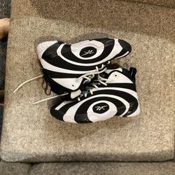 Reebok Shaq Attaq Size 8.5