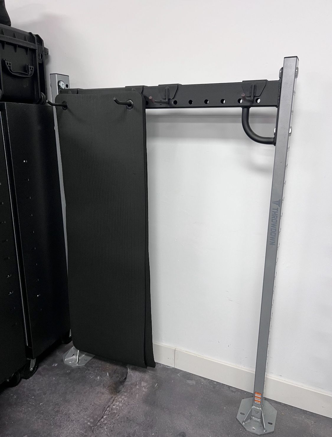 Steel gym mat holder
