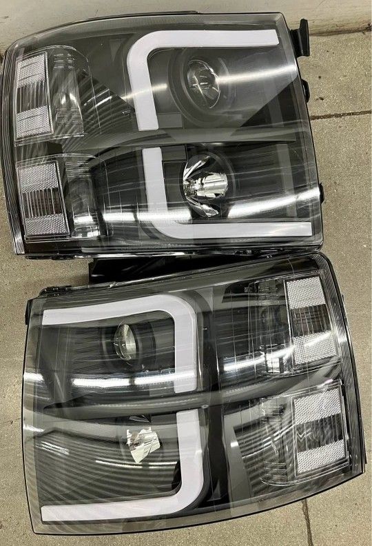 07-13 Chevrolet Silverado Projector Headlights