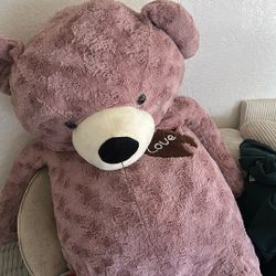 Giant teddy bear 