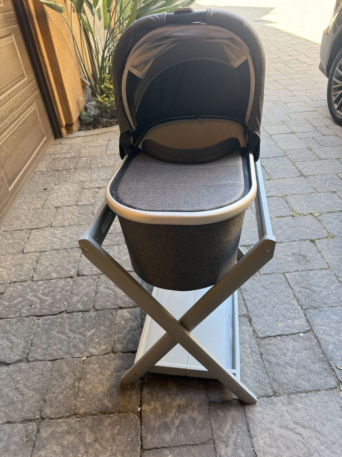 Uppababy Stand With Bassinet