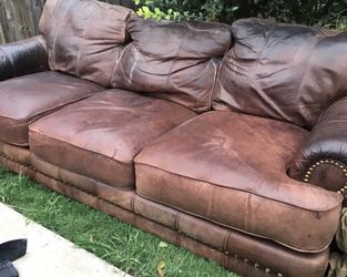 Broyhill deals leather couch