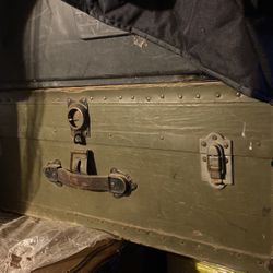 Old Army Trunk 50$
