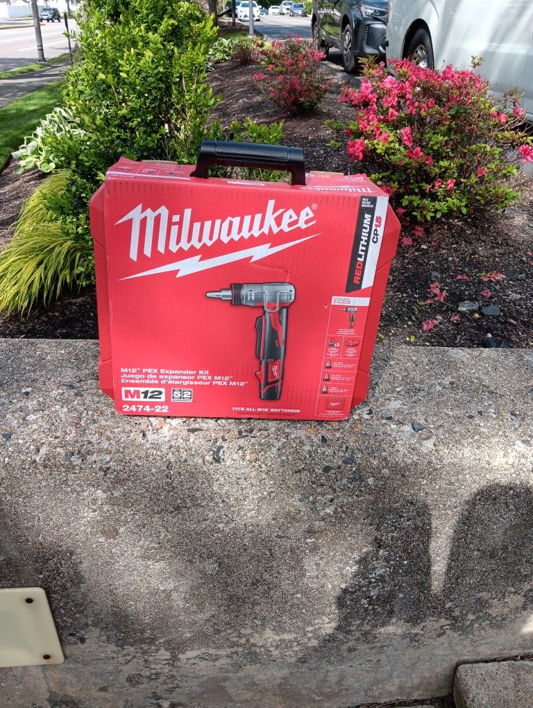Milwaukee M12 Pex Expander Kit
